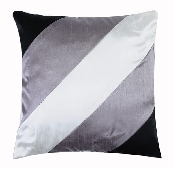 Poszewka dekoracyjna PASY NA SKOS szaro/czarn/krem