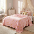 freepik__wizualizacja-z-rozoonym-duum-kocem-150x200-cm-leac__25412.png